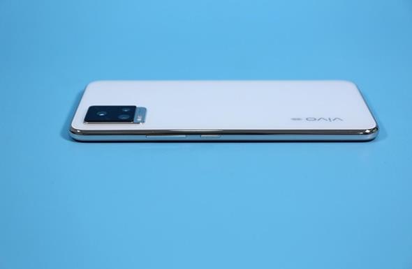 前置4400萬像素雙攝！vivo S9線下海報(bào)曝光：或首發(fā)6nm天璣1100