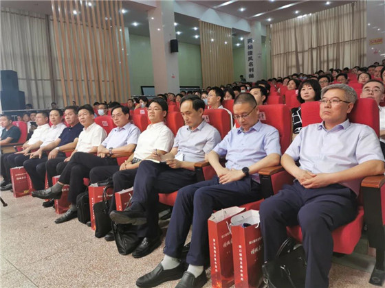 江蘇丹陽陵口鎮(zhèn)開展項(xiàng)目集中簽約暨政銀企對接會(huì)