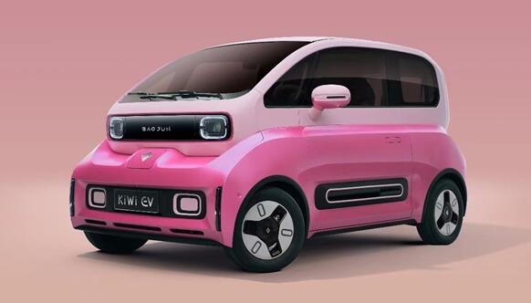 1769元！寶駿KiWi EV“豬小八”萌寵版車貼發(fā)布：包安裝再加1850元